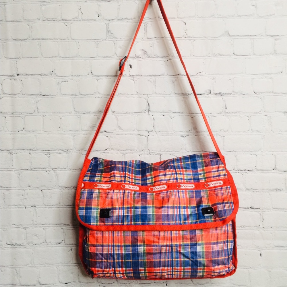 LeSportsac waterproofs shoulder/crossbody bag
